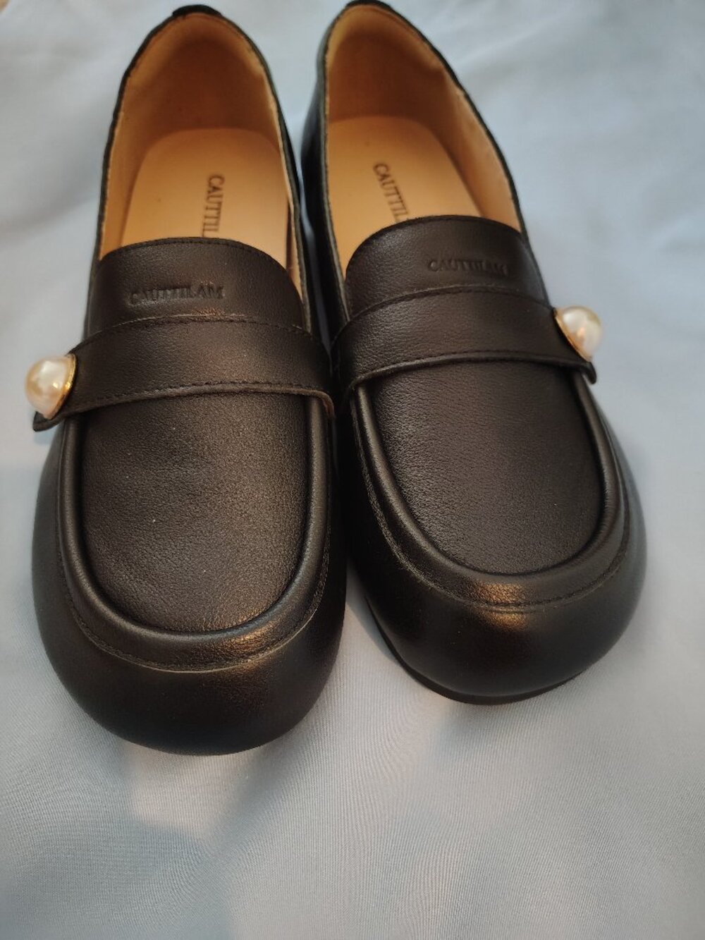 Size 8 US. 39 Euro. CAUTTILAM Black Pearl Accent Genuine Leather Loafers